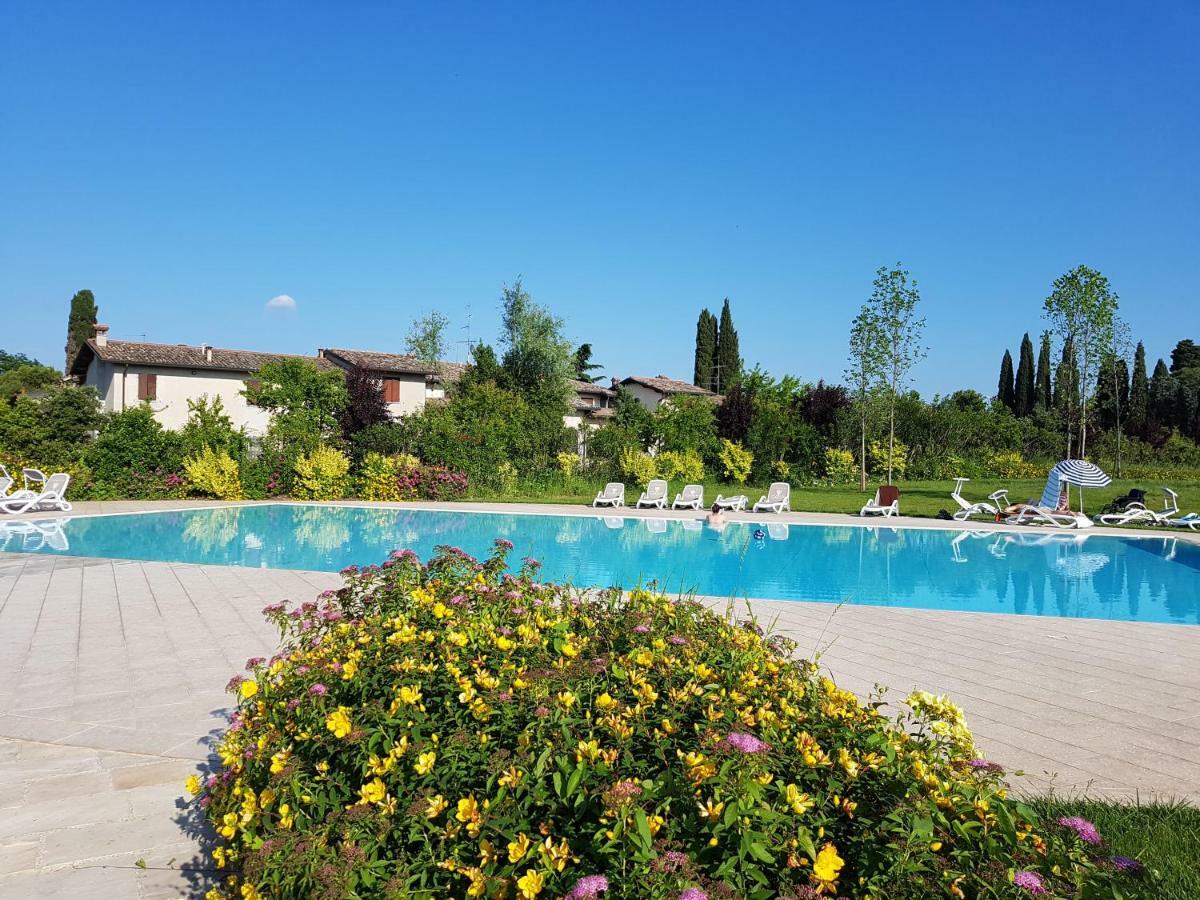 Sky Fort Garda View Sirmione Bagian luar foto