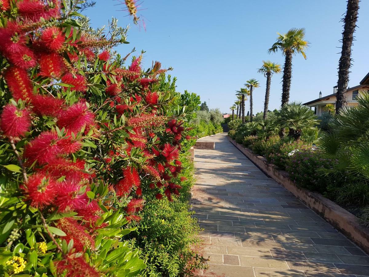 Sky Fort Garda View Sirmione Bagian luar foto