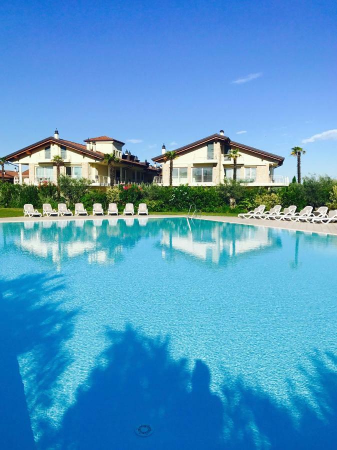 Sky Fort Garda View Sirmione Bagian luar foto