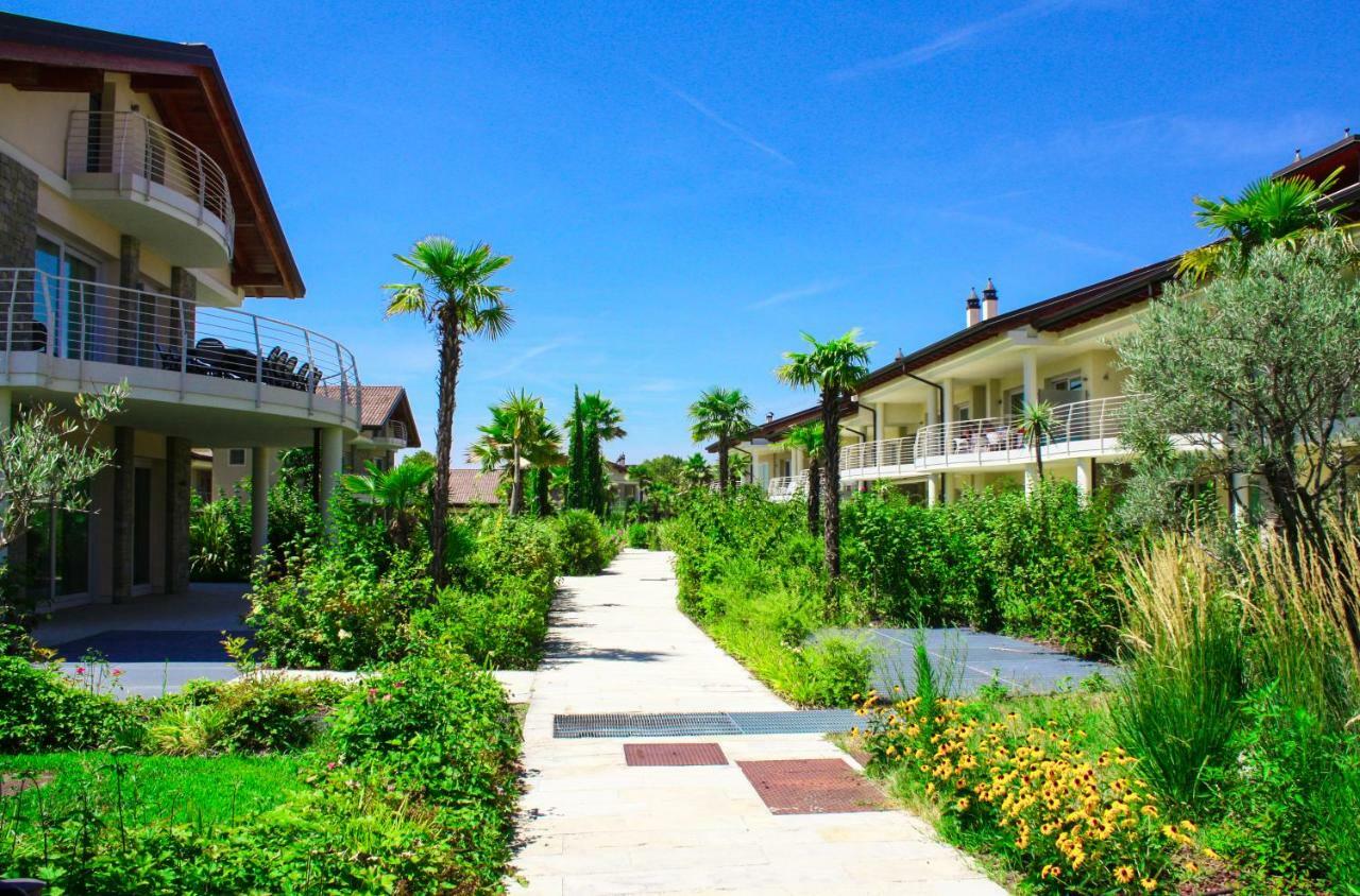 Sky Fort Garda View Sirmione Bagian luar foto