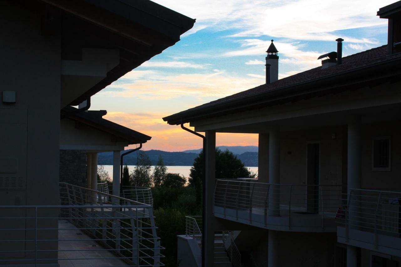 Sky Fort Garda View Sirmione Bagian luar foto